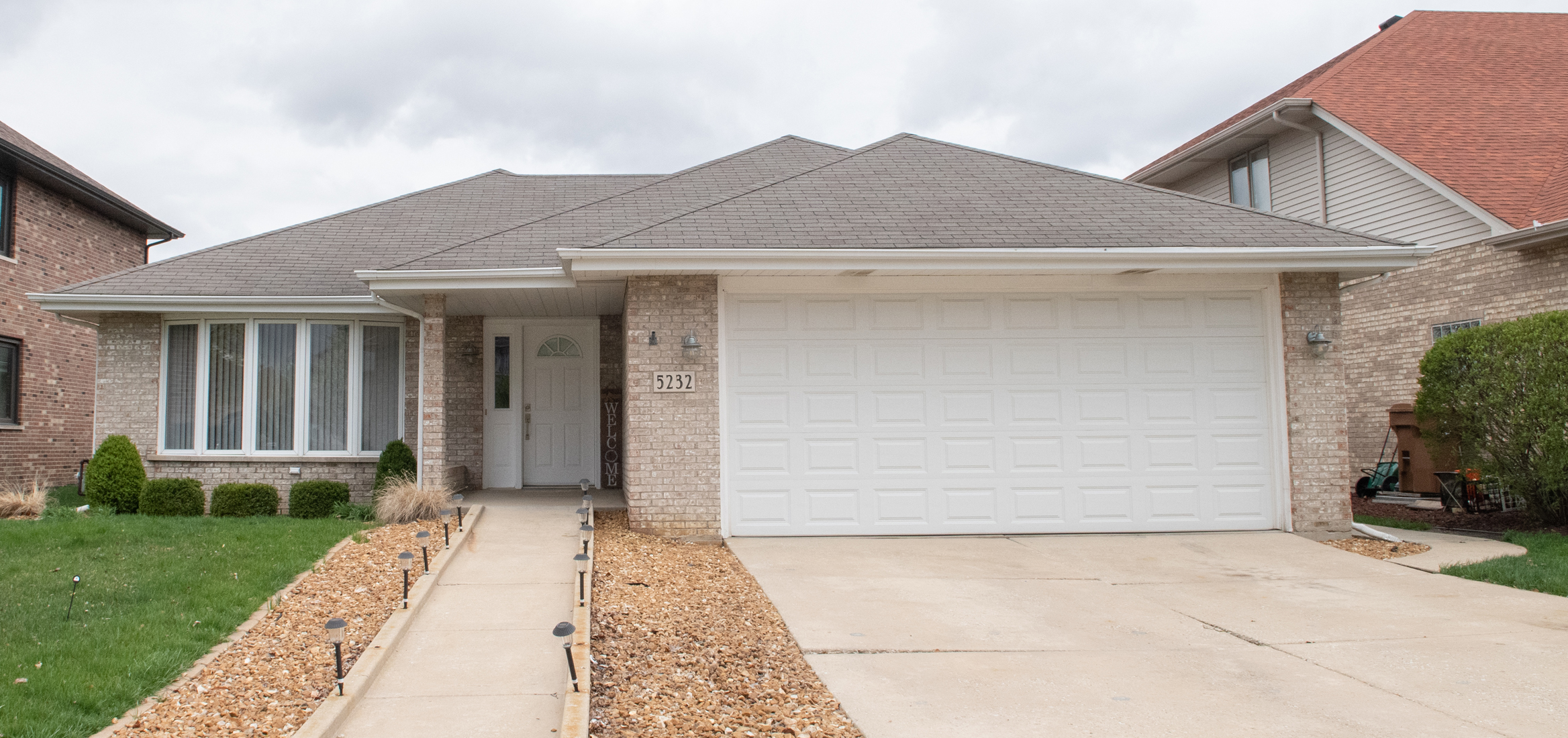 Move in ready house in Oak Lawn